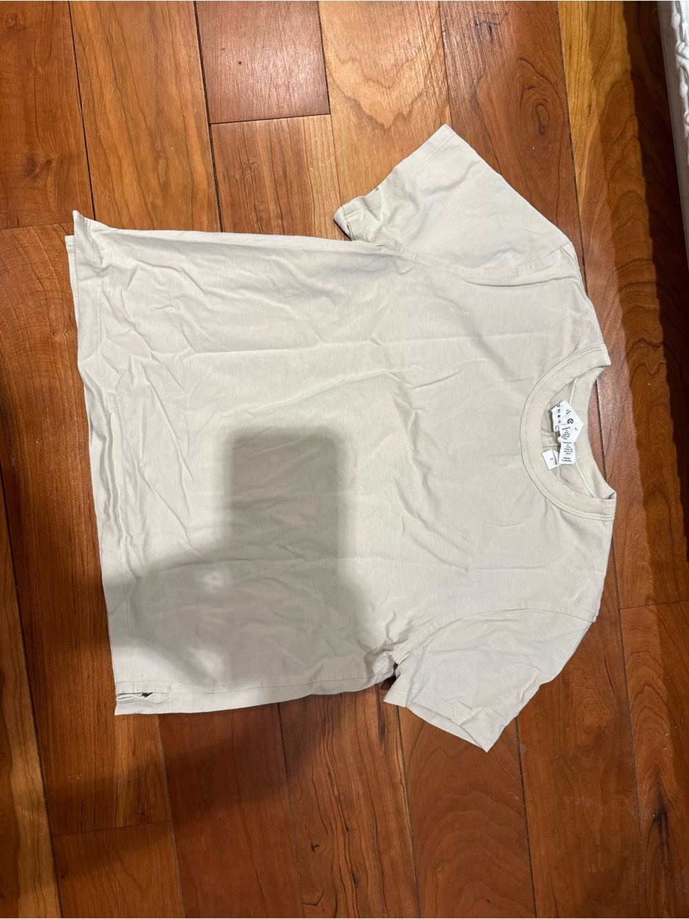 Lululemon cropped Crewneck Tee in Light Beige